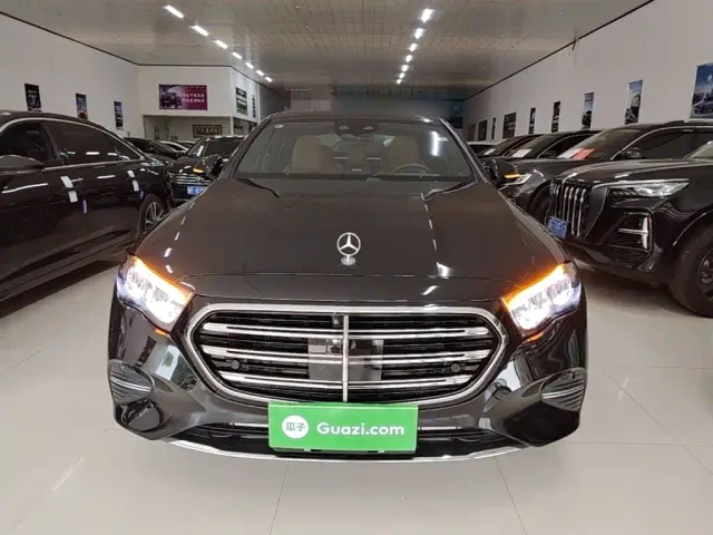 Mercedes-Benz E-Class — Фото автомобиля 2