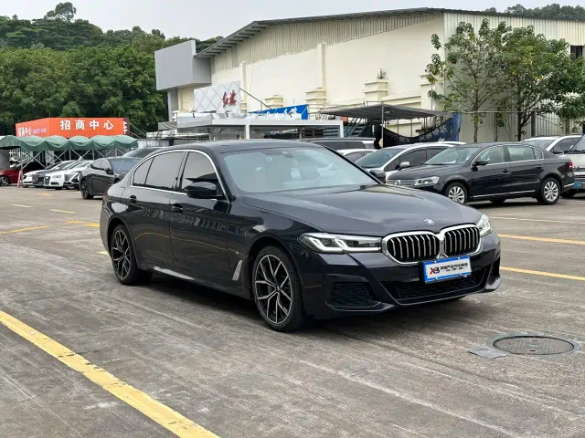 BMW BMW 5 Series 2022 Facelift II 530Li Premium Package M Sport — Фото автомобиля 3