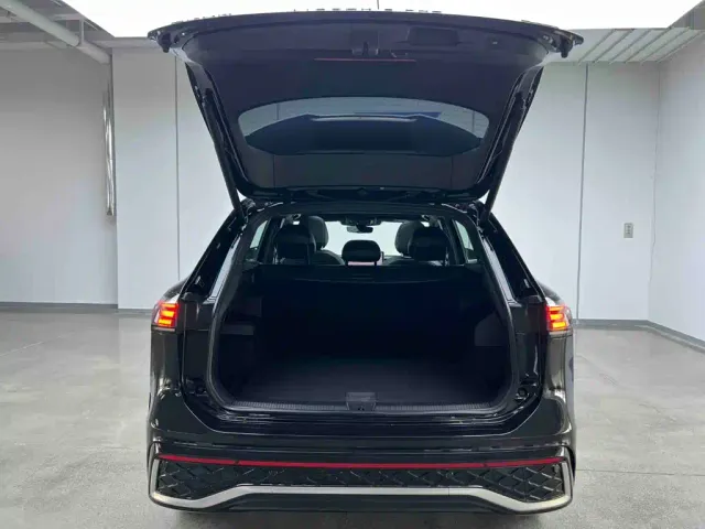 Volkswagen Tiguan L — Фото автомобиля 14
