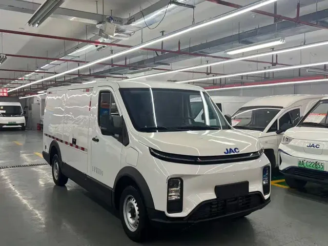 JAC Motors Van Boulevard — Фото автомобиля 3