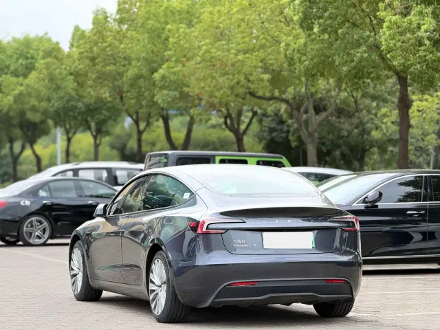 Tesla Model 3 — Фото автомобиля 3