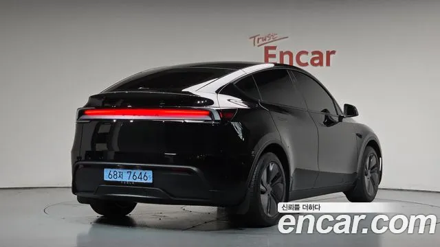 Фотография автомобиля — Tesla Model Y