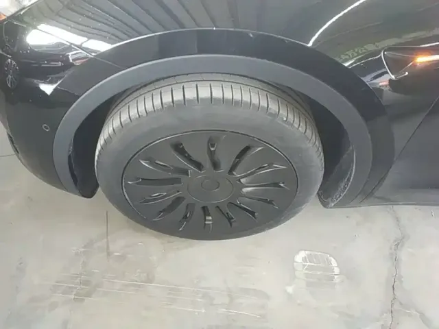 Tesla Model Y — Фото автомобиля 22