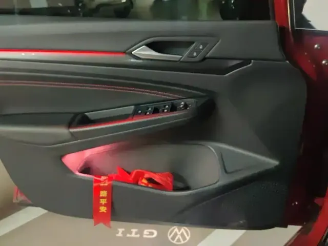 Volkswagen Golf GTI 2021 380TSI DSG GTI — Фото автомобиля 7