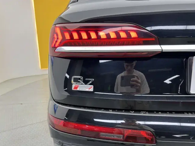 Audi Q7 — Фото автомобиля 6