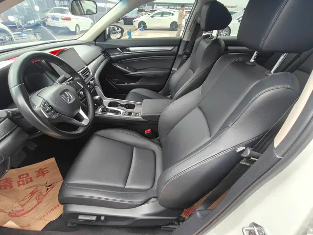 Honda Accord — Фото автомобиля 4