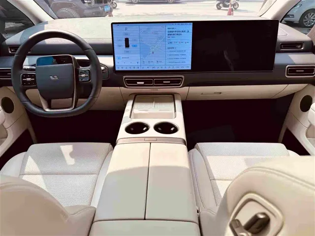 Li Auto MEGA — Фото автомобиля 13