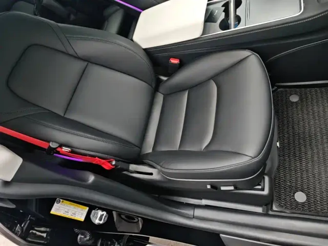 Tesla Model Y — Фото автомобиля 24
