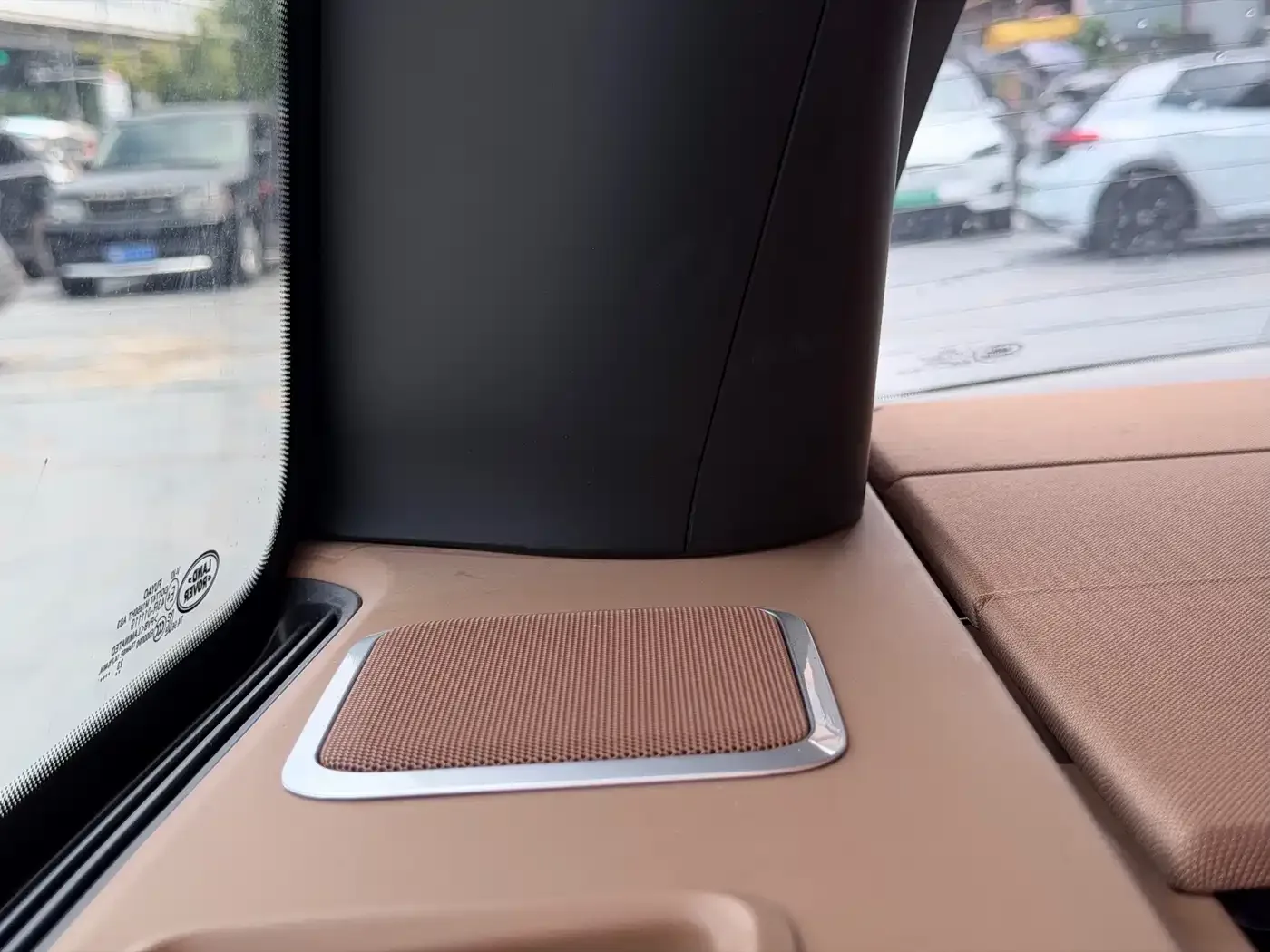 Land Rover Range Rover 2024 3.0 L6 400PS Genesis Extended — Фото автомобиля 12