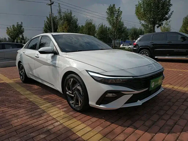 Hyundai Elantra — Фото автомобиля 3