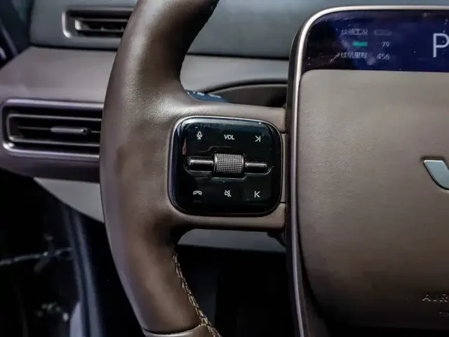 Li Auto MEGA — Фото автомобиля 15