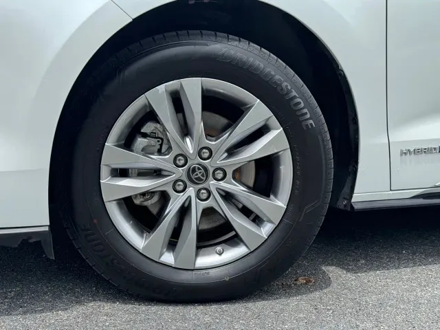 Toyota Sienna — Фото автомобиля 20