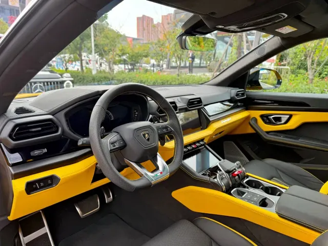 Lamborghini Urus — Фото автомобиля 4