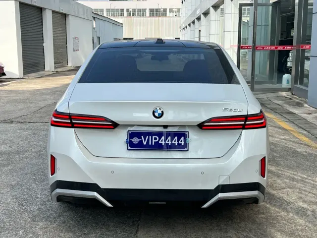 BMW 5 Series — Фото автомобиля 5