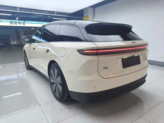 Li Auto i6 — Фото автомобиля 3