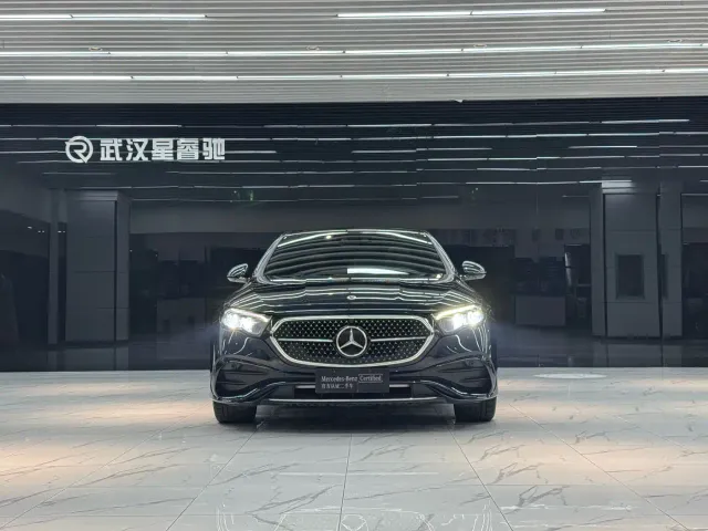 Mercedes-Benz E-Class — Фото автомобиля 3