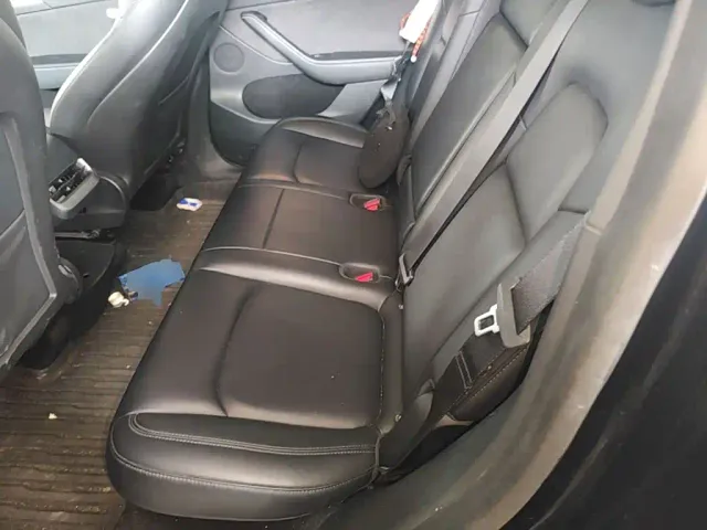 Tesla Model Y — Фото автомобиля 16