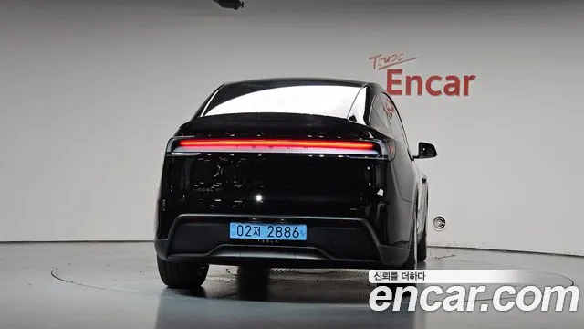 Tesla Model Y — Фото автомобиля 3