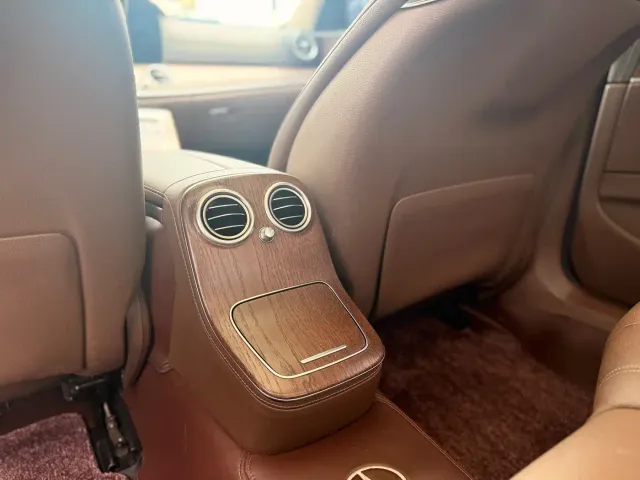Mercedes-Benz E-Class — Фото автомобиля 18