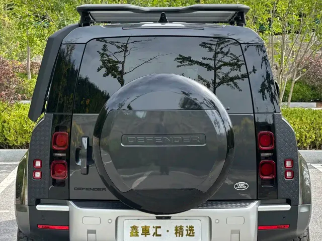 Land Rover Defender — Фото автомобиля 5