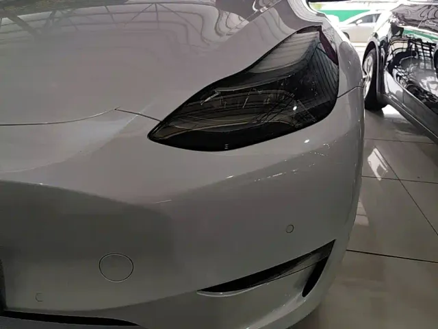 Tesla Model Y — Фото автомобиля 23