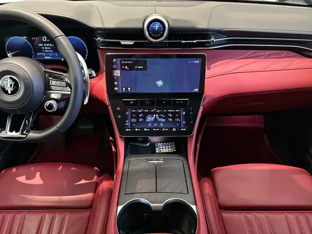 Maserati Grecale — Фото автомобиля 8