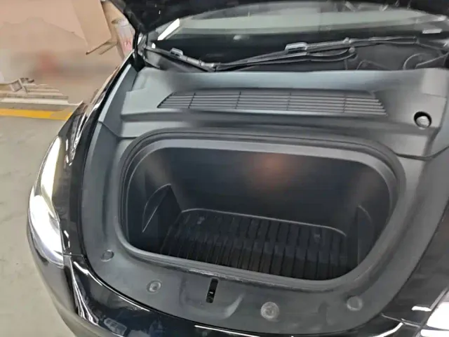 Tesla Model Y — Фото автомобиля 19