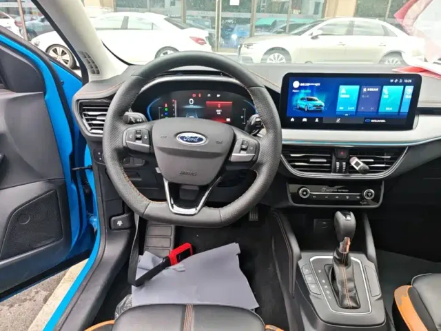 Ford Focus — Фото автомобиля 10