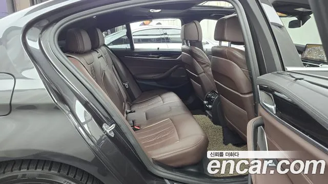 BMW 5 Series — Фото автомобиля 17
