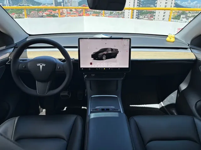 Tesla Model Y — Фото автомобиля 5