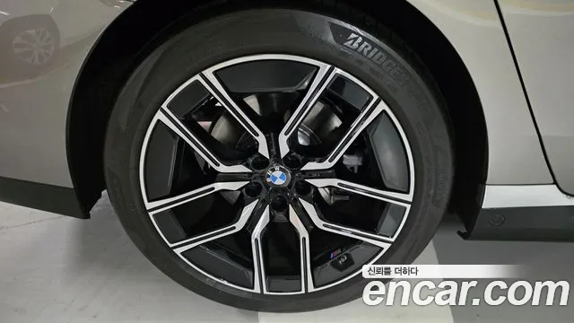BMW 7 Series G70 — Фото автомобиля 17