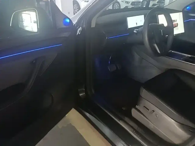 Tesla Model Y — Фото автомобиля 15