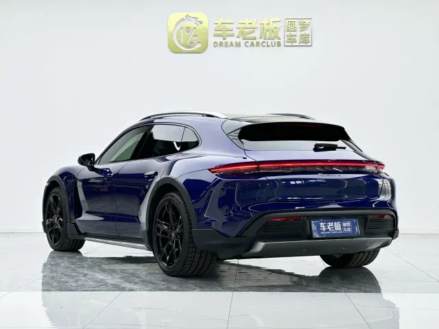 Porsche Taycan — Фото автомобиля 6