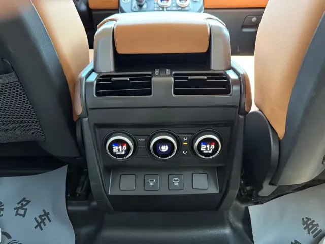 Land Rover Defender — Фото автомобиля 16