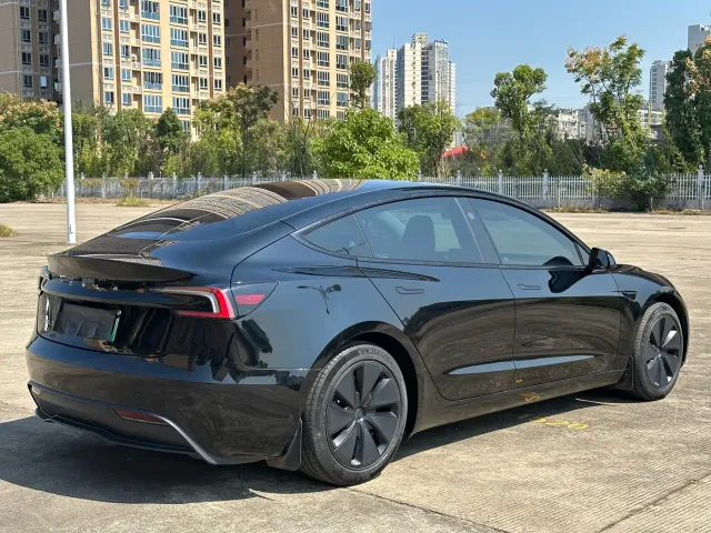 Tesla Model 3 — Фото автомобиля 7