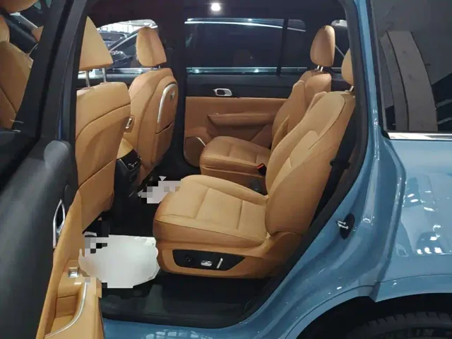 Li Auto ONE — Фото автомобиля 16
