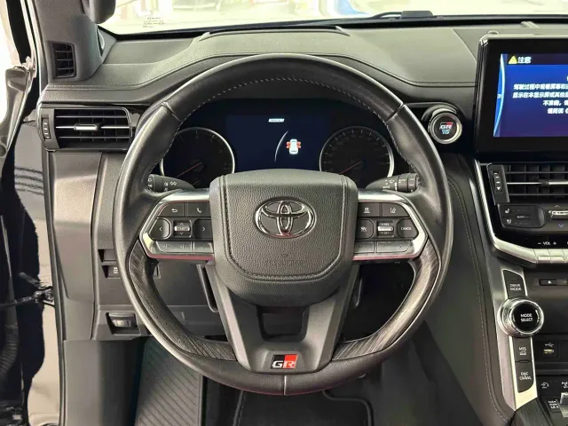 Toyota Land Cruiser — Фото автомобиля 16