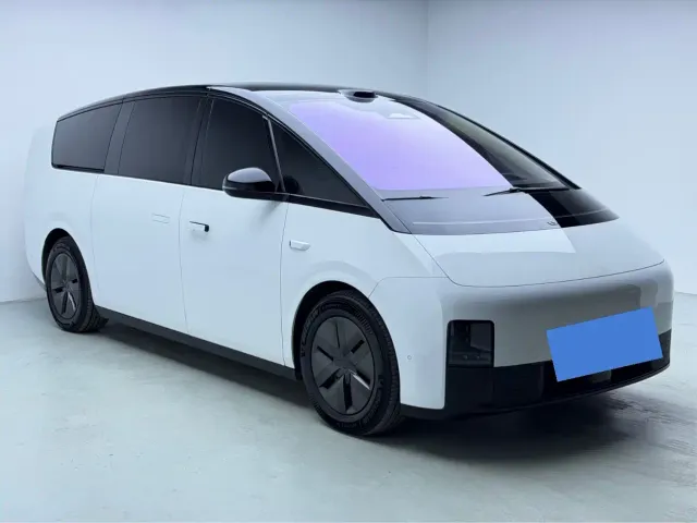 Li Auto MEGA — Фото автомобиля 3