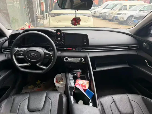 Hyundai Elantra — Фото автомобиля 3