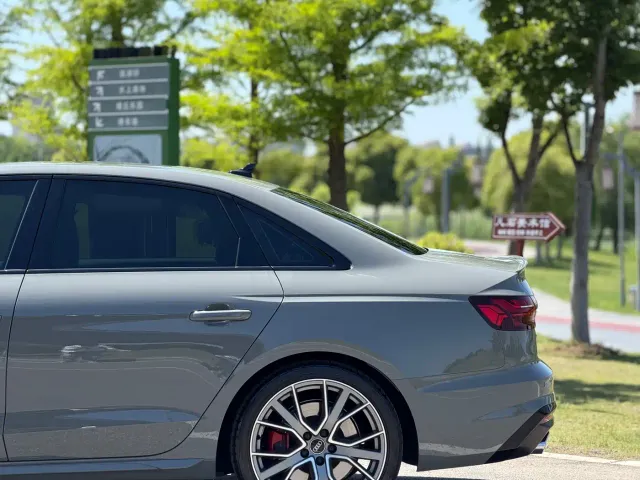 Audi S4 — Фото автомобиля 14