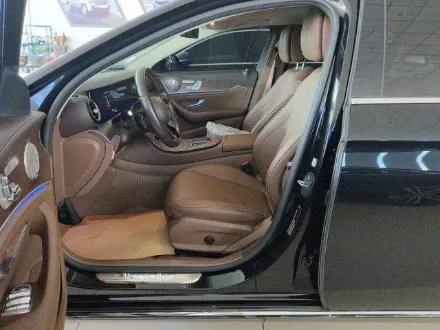 Mercedes-Benz E-Class — Фото автомобиля 9