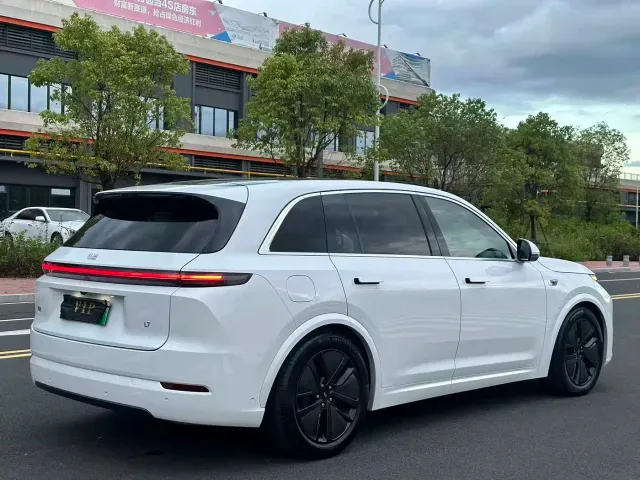 Li Auto L7 — Фото автомобиля 9