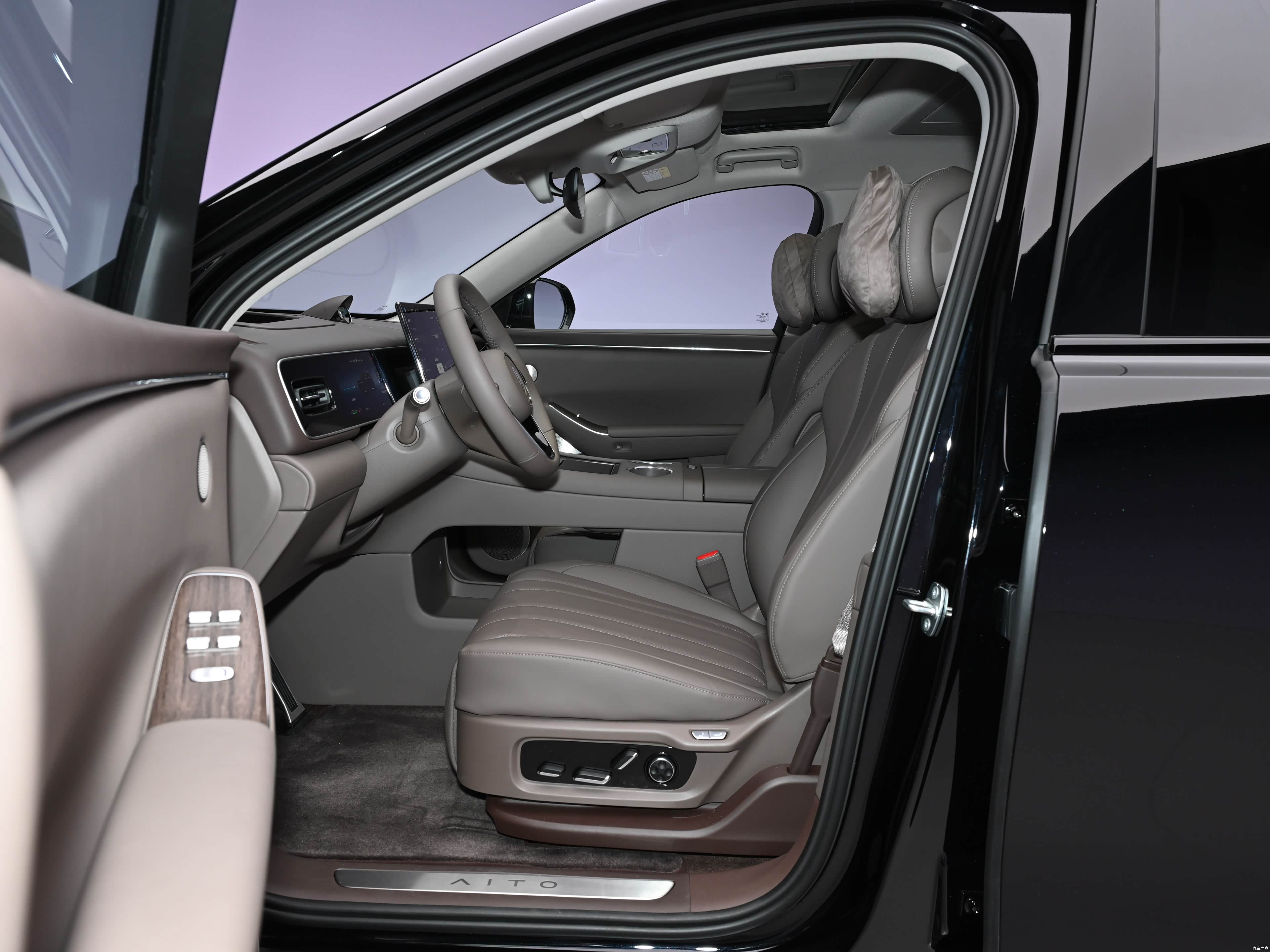 AITO M7 EREV Ultra 5 seats 4wd — Фото автомобиля 6