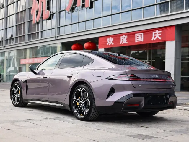 Xiaomi SU7 — Фото автомобиля 5
