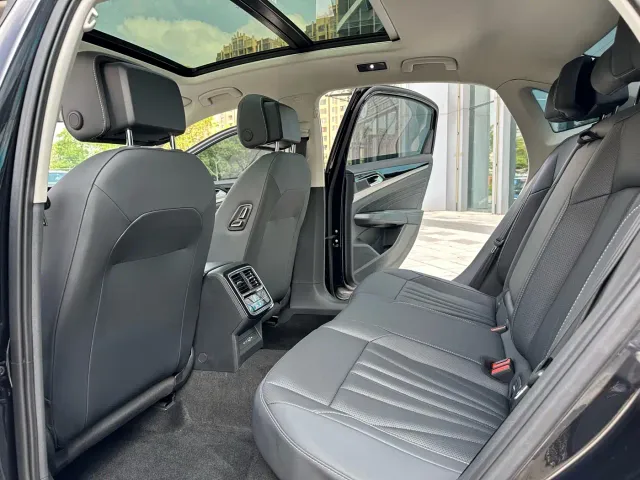Volkswagen Passat — Фото автомобиля 12
