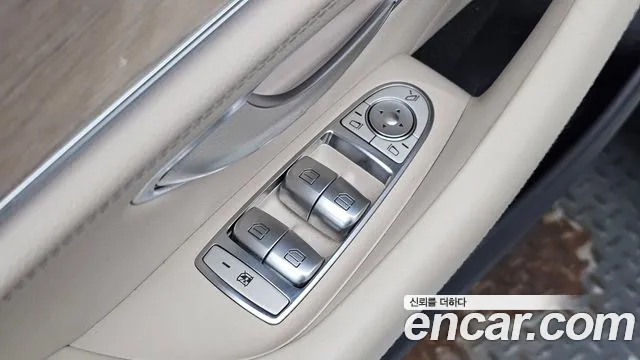 Mercedes-Benz CLS-Class — Фото автомобиля 24