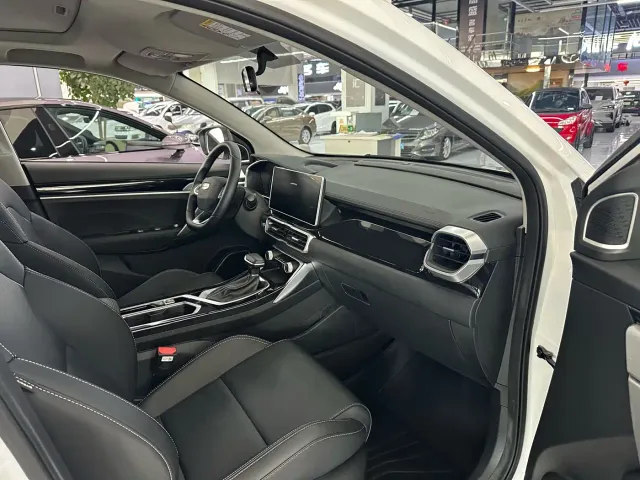 Geely Binyue — Фото автомобиля 14