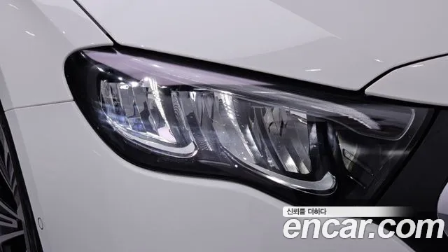 Mercedes-Benz E-Class — Фото автомобиля 20