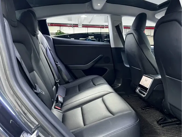 Tesla Model 3 — Фото автомобиля 5