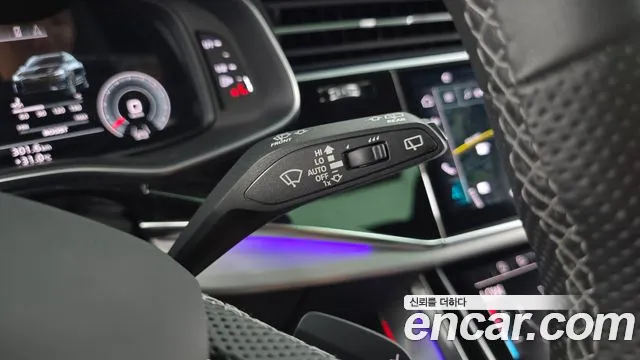 Audi Q8 55 TFSI quattro Premium — Фото автомобиля 25